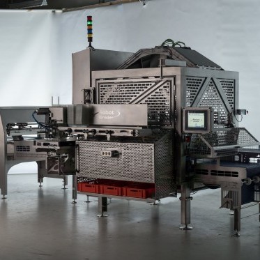 Ishida RobotGrader –  Fully automated weighing and optimised styling of chicken, meat and fish  into photo